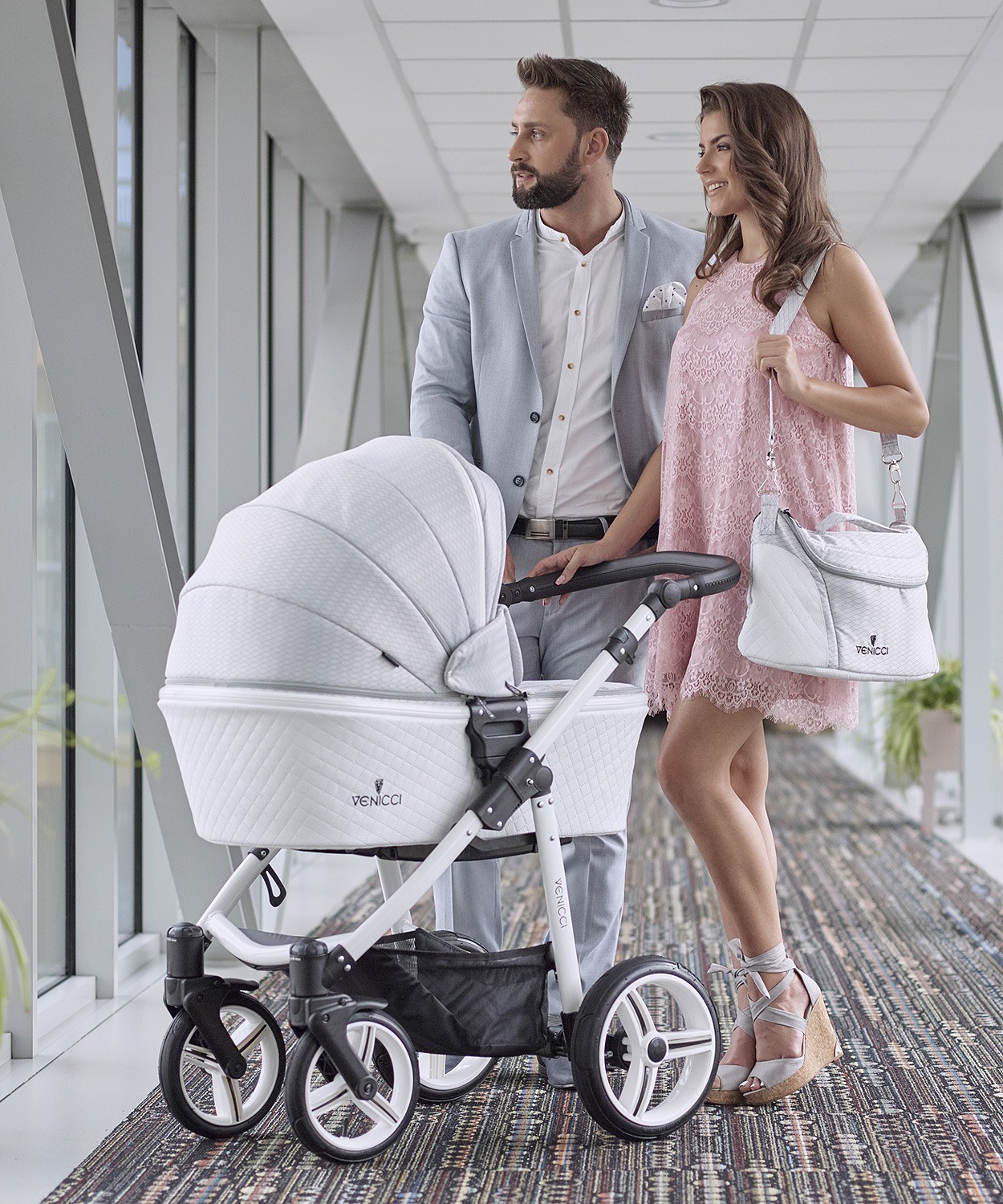 white and grey venicci pram