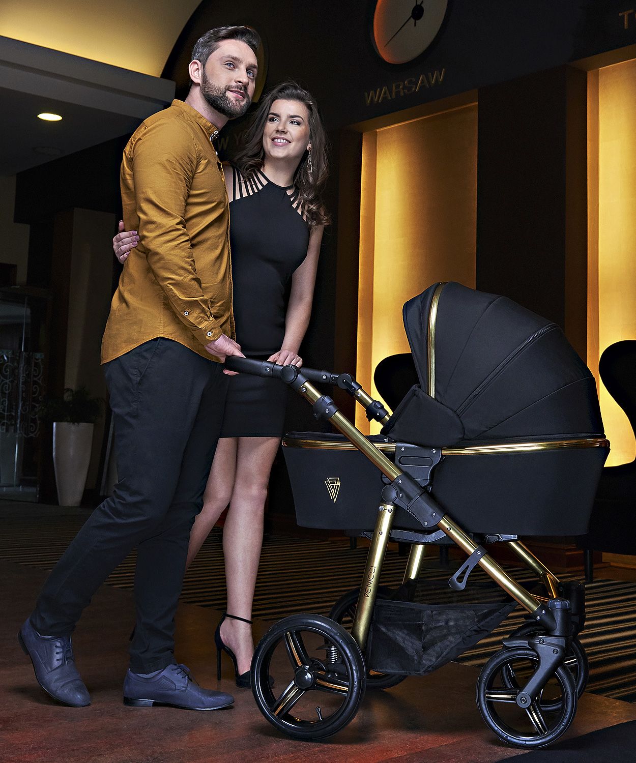 venicci pram black and gold