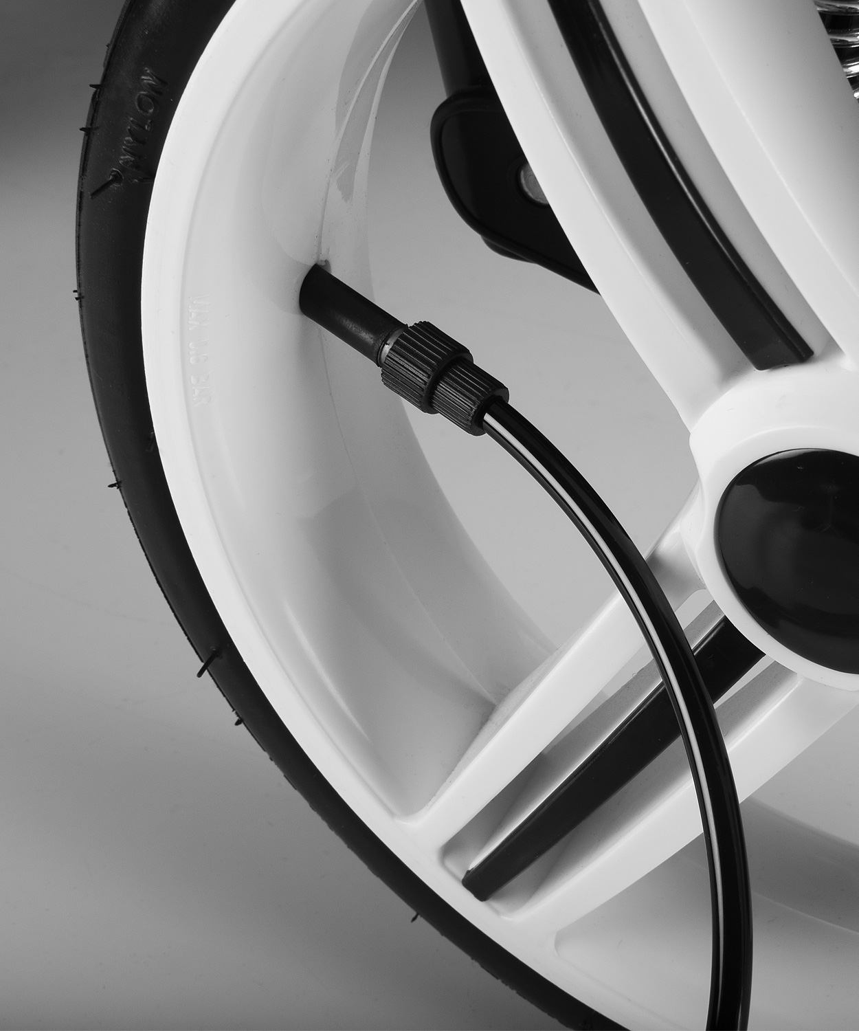 venicci pram tyre pressure